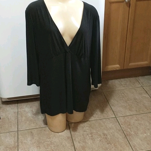 π¨π¦ Low Cut XL Shirt